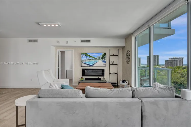 Le Parc at Brickell #902 image #6