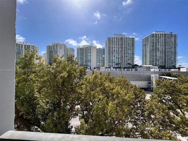 Plaza of the Americas #519 image #12