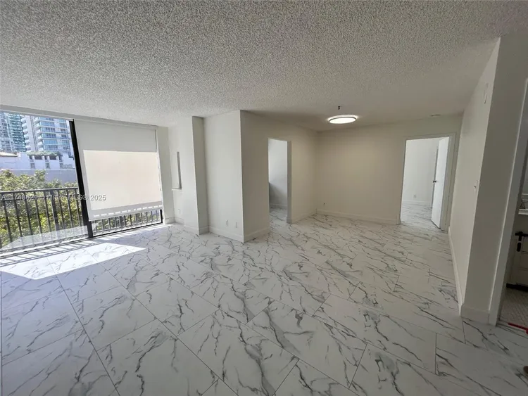 Plaza of the Americas #519 image #13