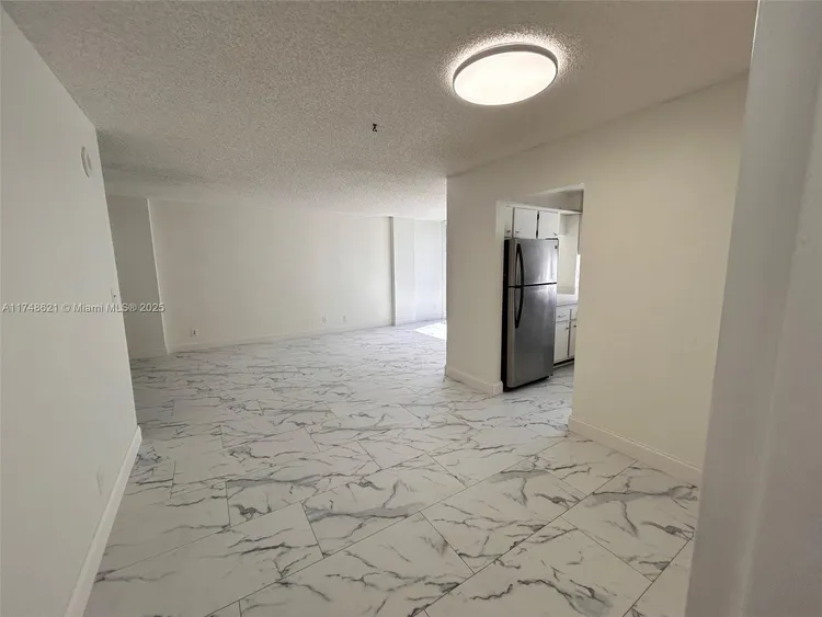 Plaza of the Americas #519 image #15