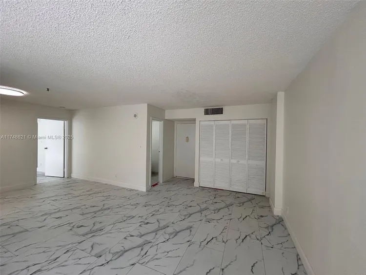 Plaza of the Americas #519 image #19