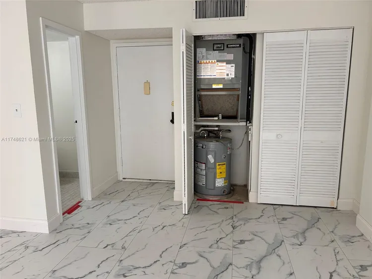 Plaza of the Americas #519 image #20