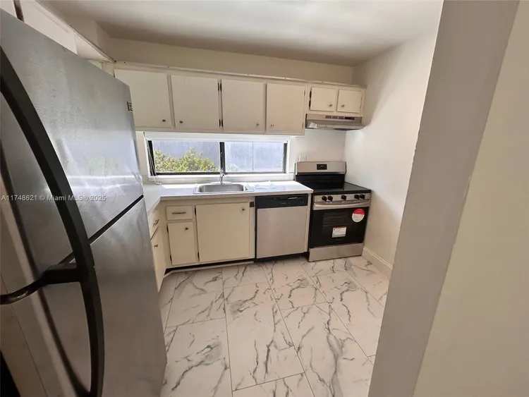 Plaza of the Americas #519 image #22