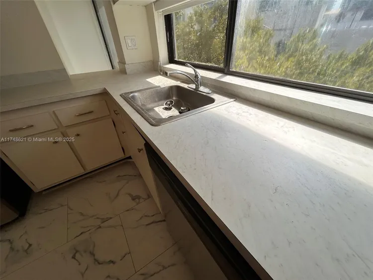 Plaza of the Americas #519 image #25