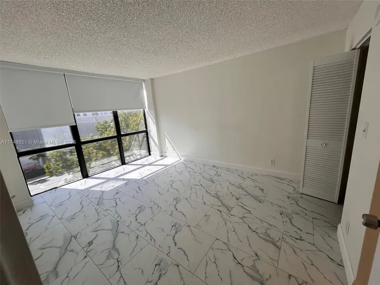 Plaza of the Americas #519 image #28