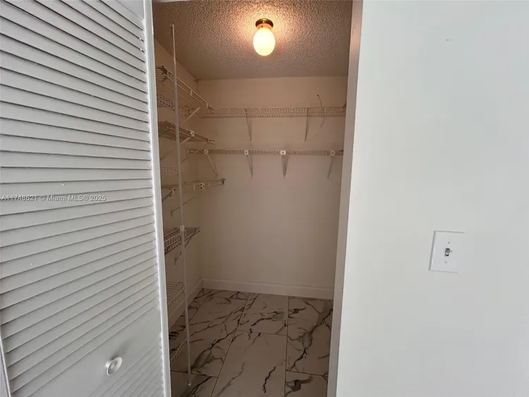 Plaza of the Americas #519 image #29