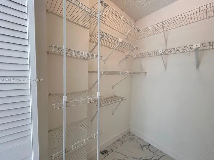 Plaza of the Americas #519 image #30