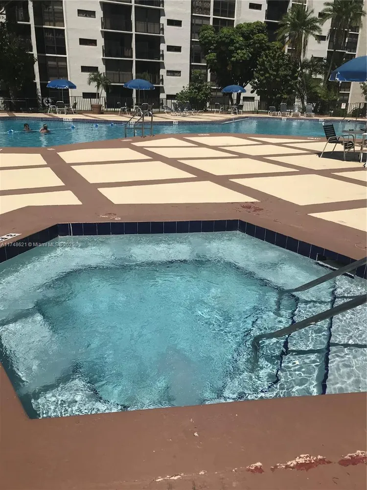 Plaza of the Americas #519 image #39