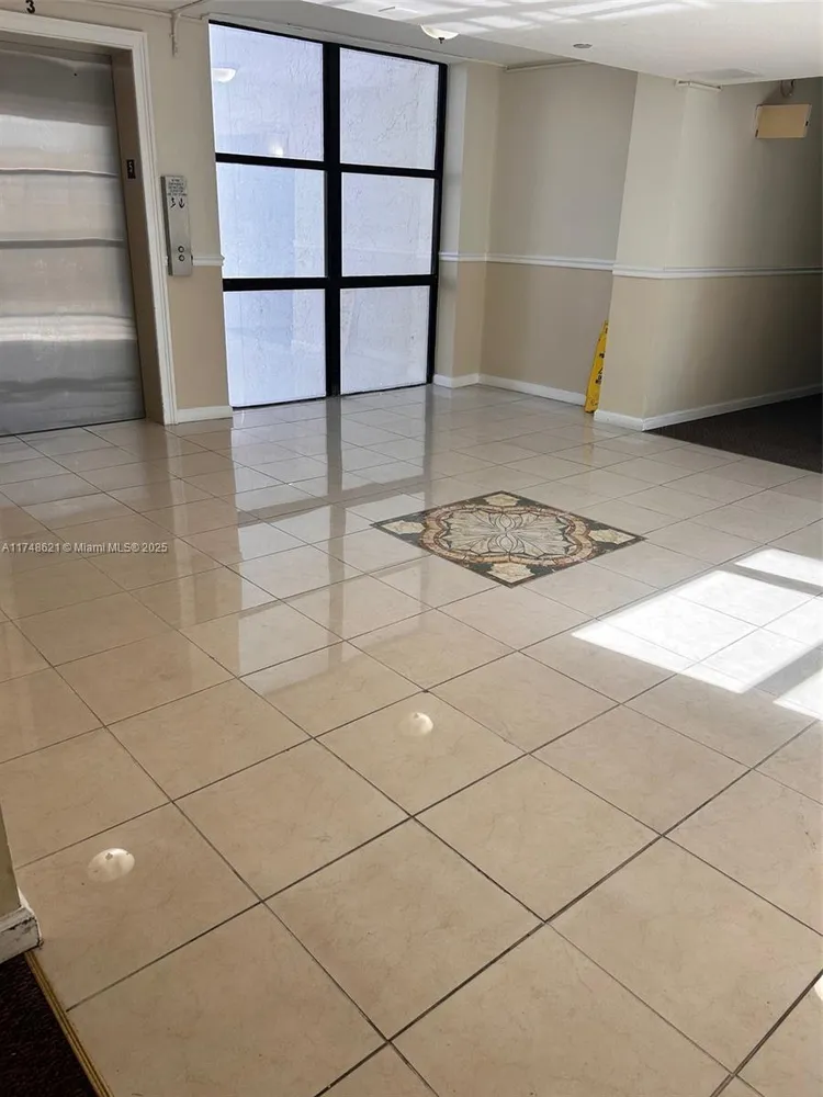 Plaza of the Americas #519 image #8