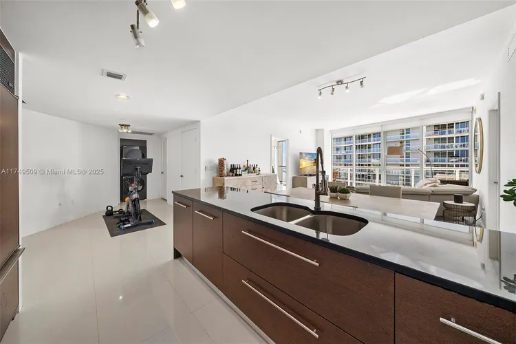 Icon Brickell I #4309 image #7