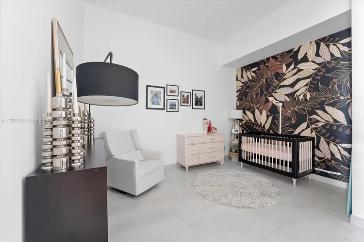 Icon Bay #304 image #11