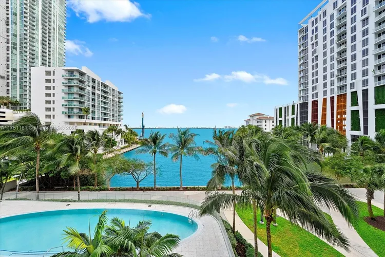 Icon Bay #304 image #13