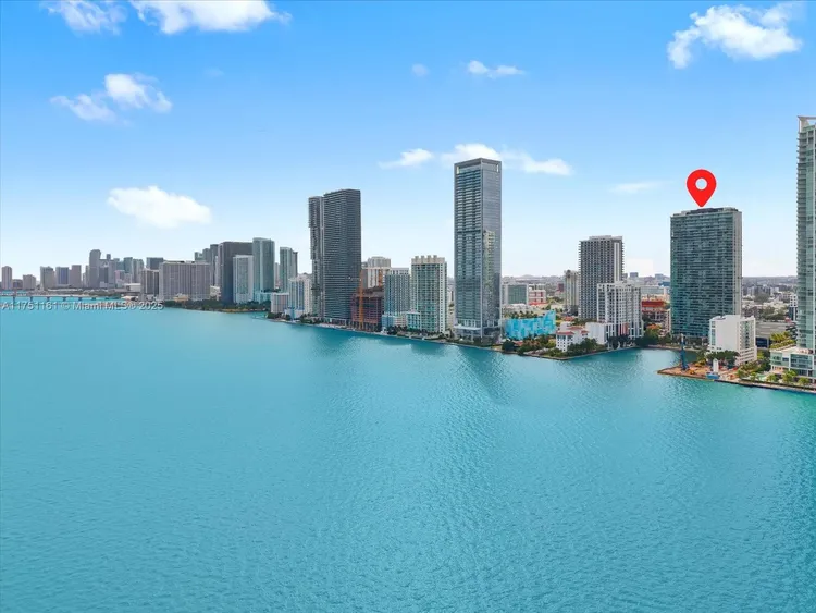 Icon Bay #304 image #17