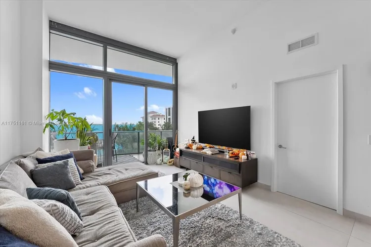 Icon Bay #304 image #6