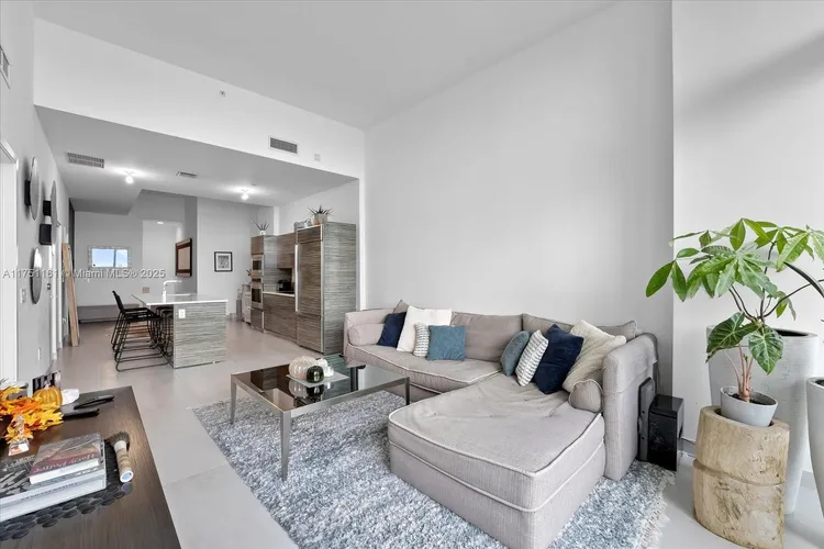 Icon Bay #304 image #7