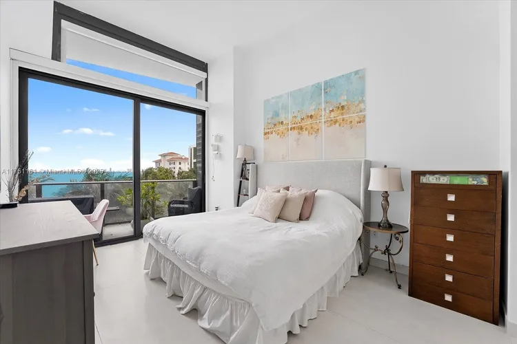 Icon Bay #304 image #9