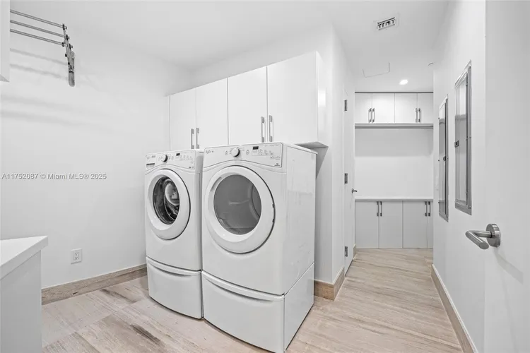 Porsche Design Tower #2305 image #29