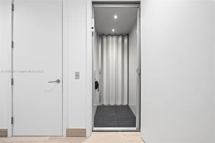 Porsche Design Tower #2305 image #30
