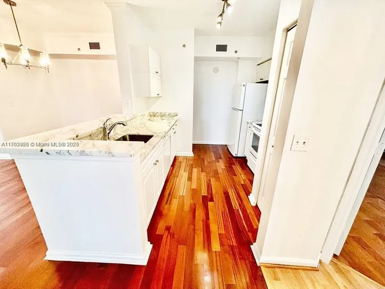 Porto Bellagio #4105 image #15