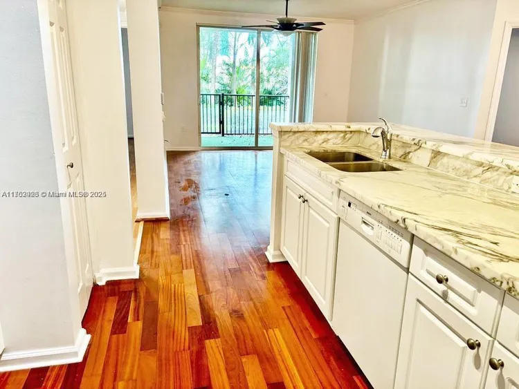 Porto Bellagio #4105 image #20