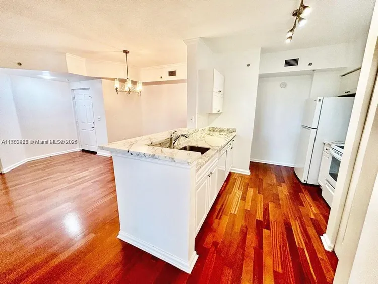 Porto Bellagio #4105 image #21