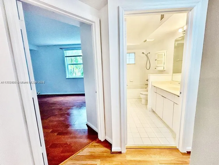 Porto Bellagio #4105 image #22