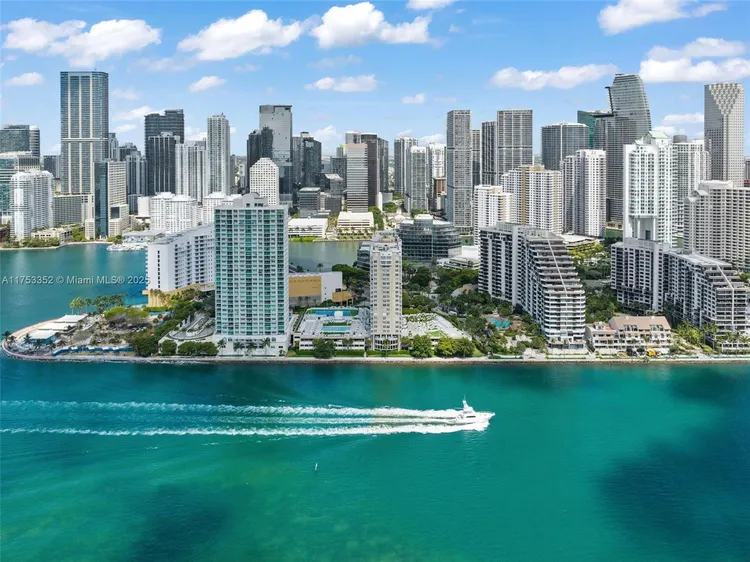 Isola #1510 image #26