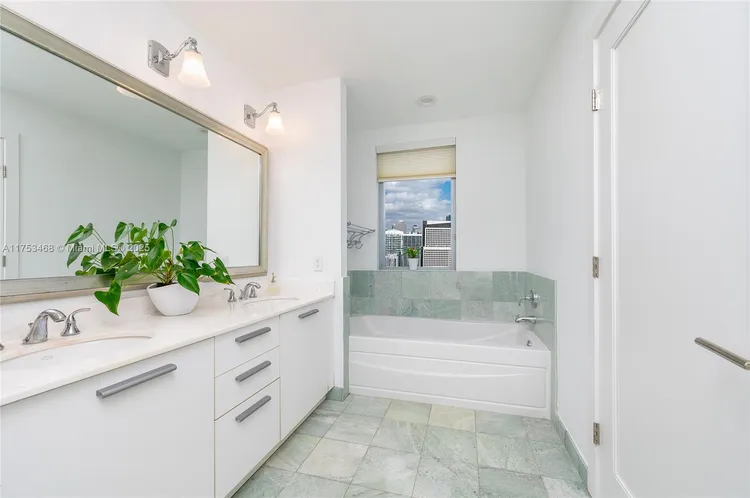 Avenue 1060 Brickell #4203 image #32