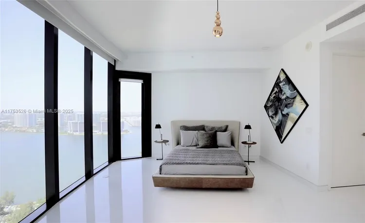 Porsche Design Tower #3601 image #14