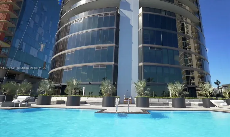 Porsche Design Tower #3601 image #16