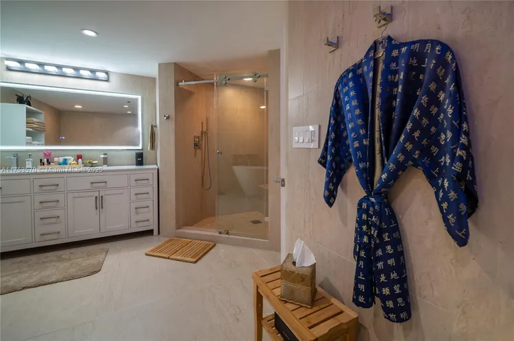 Villa Regina Condo #PH-105 image #32