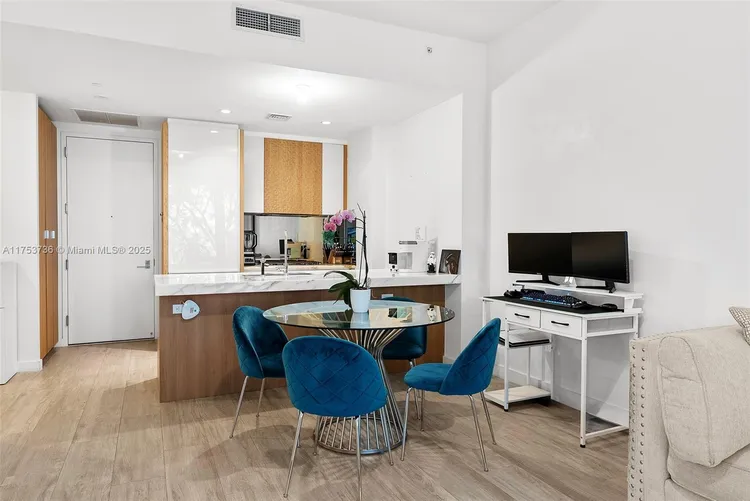 Park Grove Club Residences #506 image #10