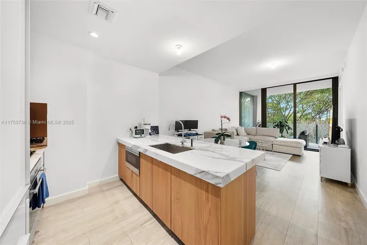 Park Grove Club Residences #506 image #11