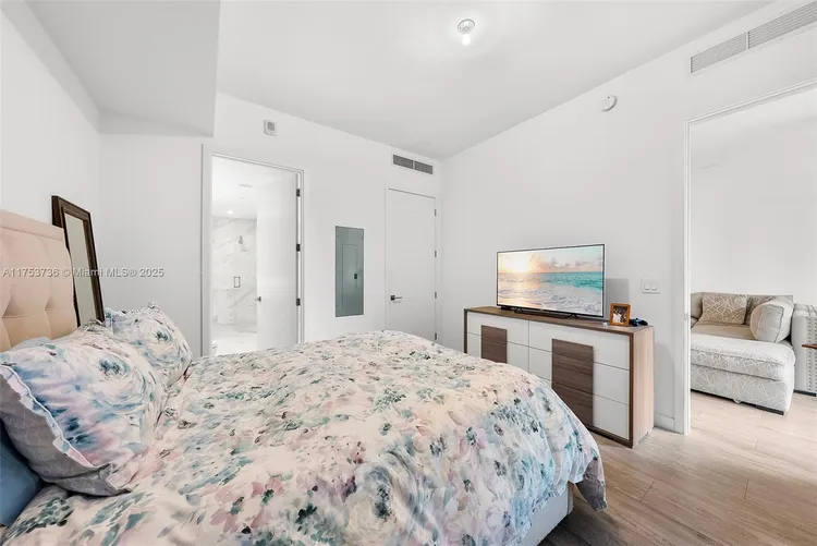 Park Grove Club Residences #506 image #16