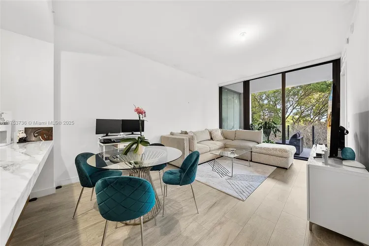 Park Grove Club Residences #506 image #7