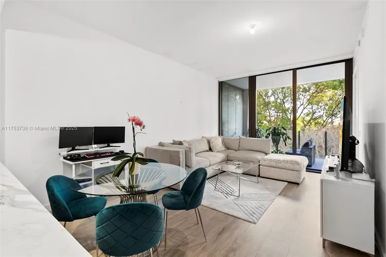 Park Grove Club Residences #506 image #9