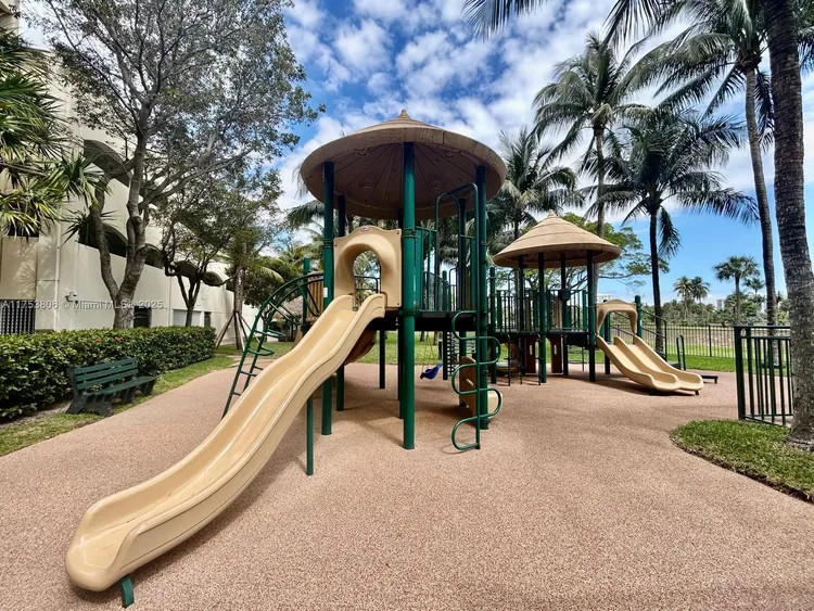 Turnberry on the Green #709 image #19