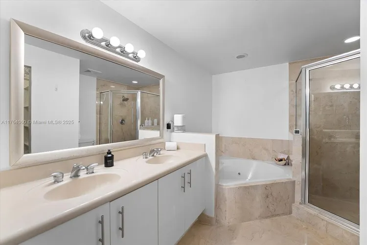 360 Condo #818 image #19