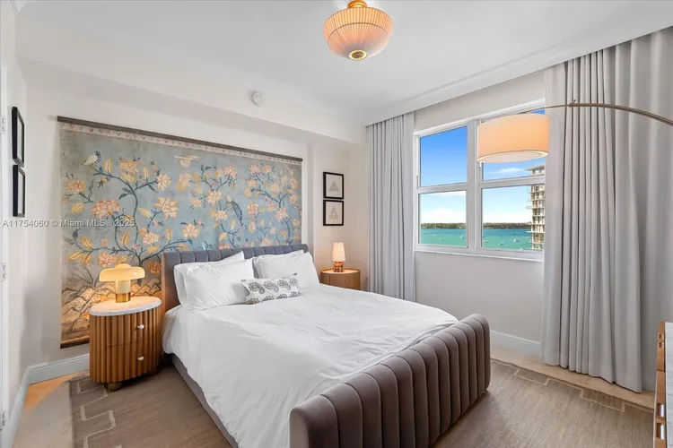 360 Condo #818 image #22