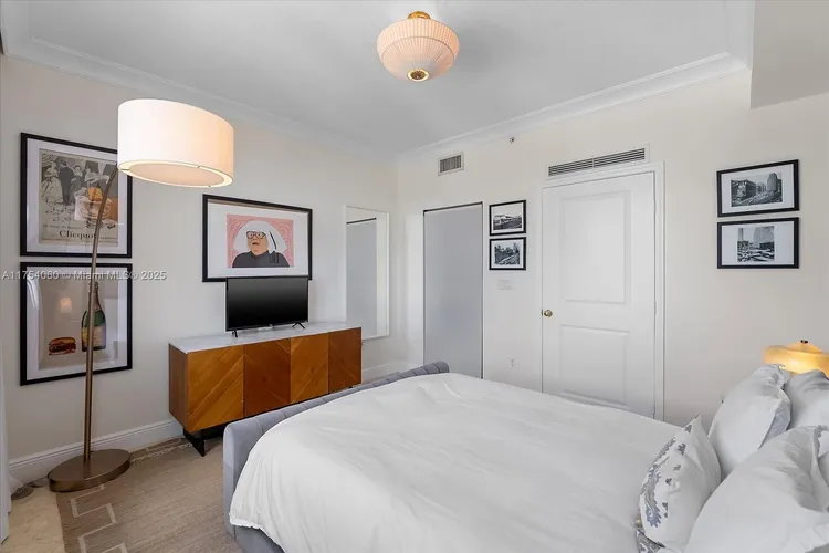 360 Condo #818 image #24