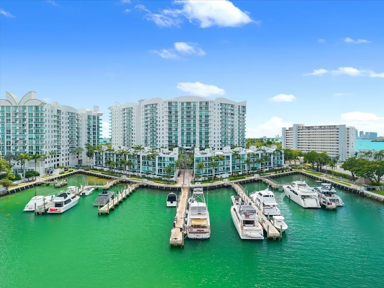 360 Condo #818 image #28