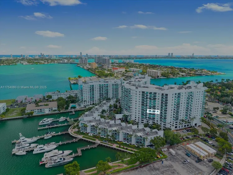 360 Condo #818 image #30