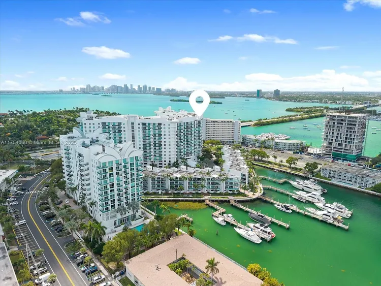 360 Condo #818 image #32