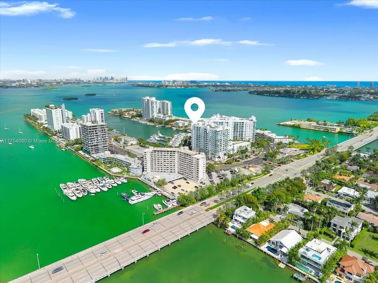 360 Condo #818 image #33