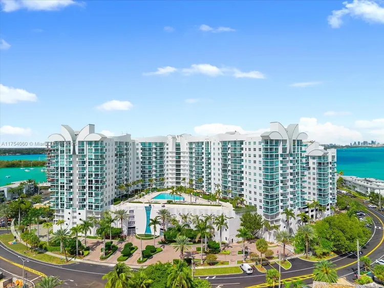 360 Condo #818 image #34