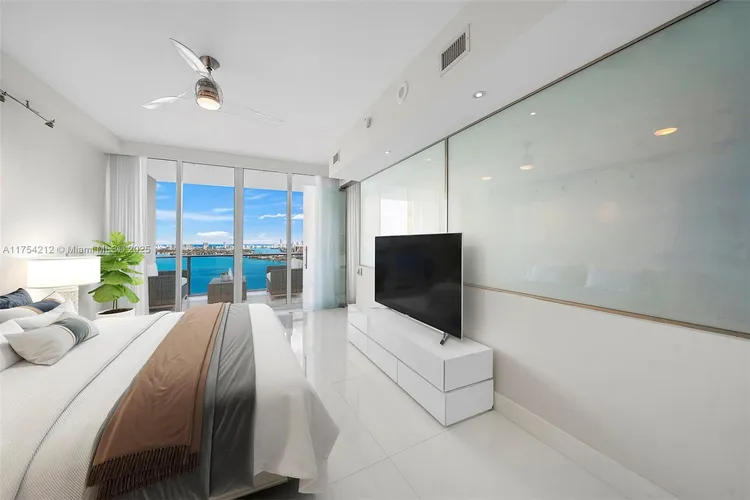 Paramount Bay #2907 image #10