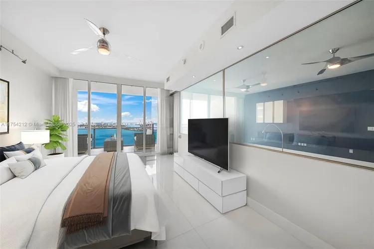 Paramount Bay #2907 image #11