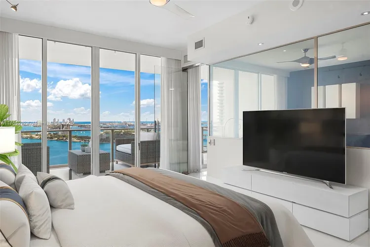 Paramount Bay #2907 image #12