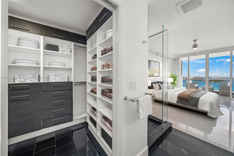 Paramount Bay #2907 image #16