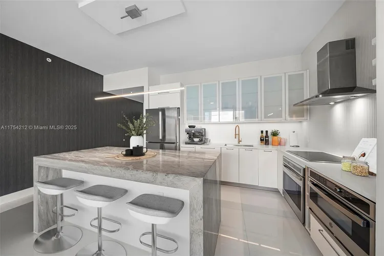 Paramount Bay #2907 image #19